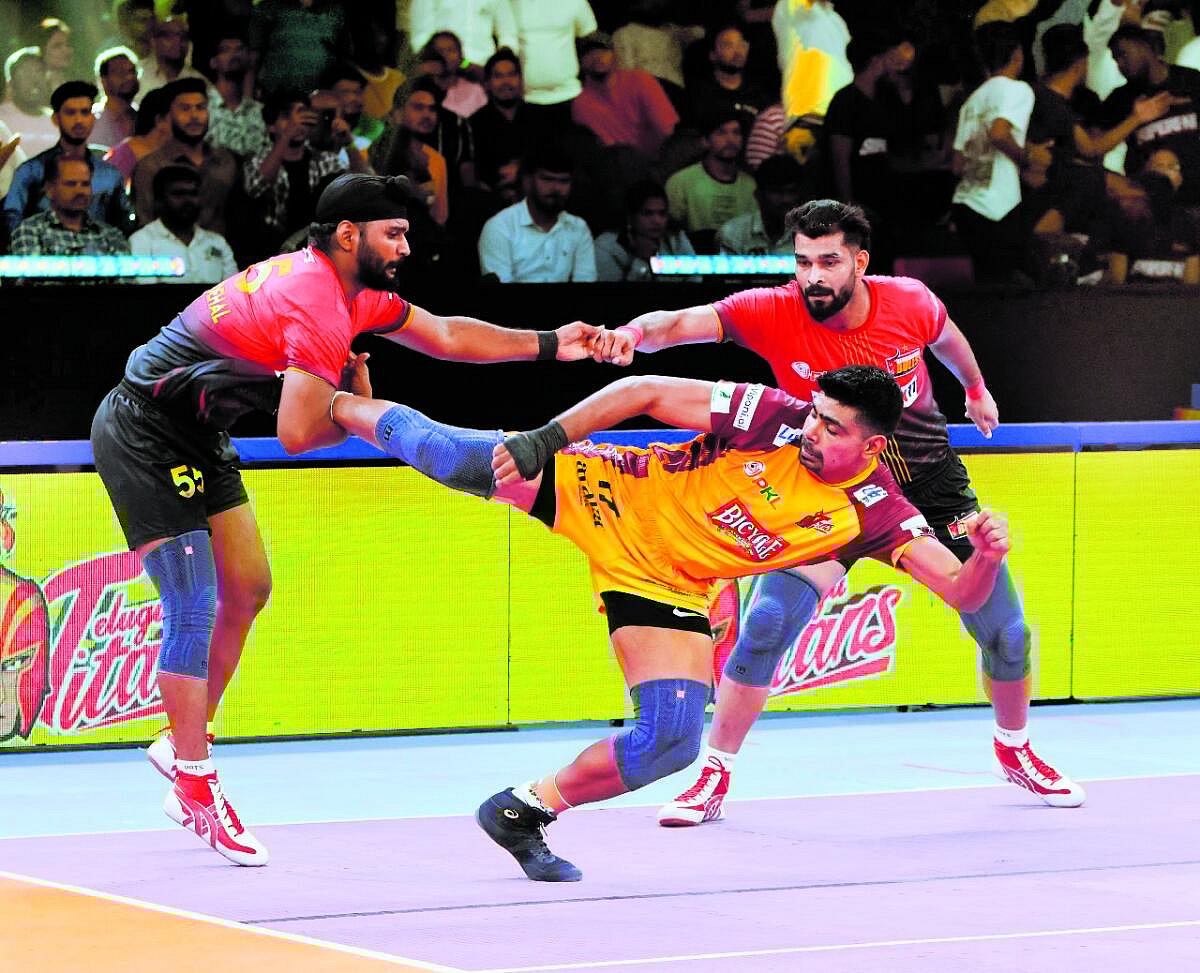 ಪ್ರೊ ಕಬಡ್ಡಿ: ತೆಲುಗು ಟೈಟನ್ಸ್ ವಿಜಯಭೇರಿ; ಬೆಂಗಳೂರಿಗೆ ಸಿಗದ ಗೆಲುವು