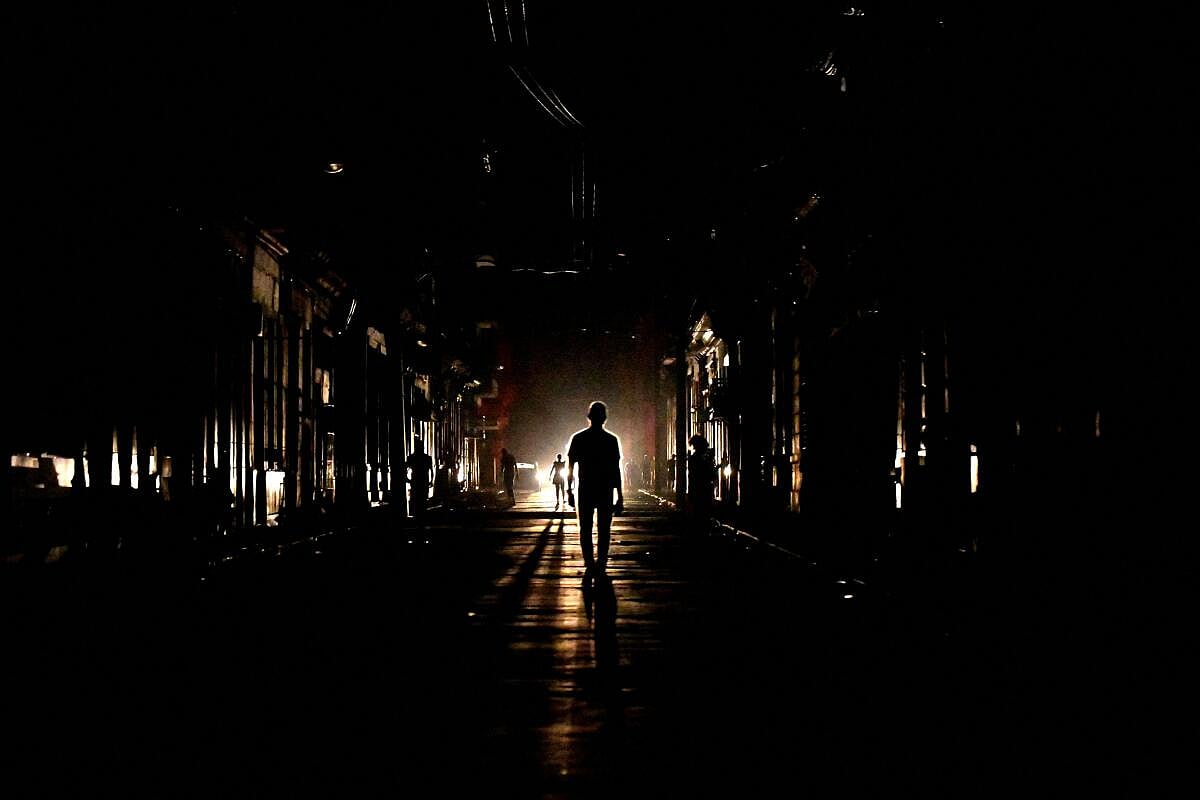 ಕ್ಯೂಬಾ | ವಿದ್ಯುತ್ ಎಮರ್ಜೆನ್ಸಿ: ಶಾಲೆಗಳಿಗೆ ರಜೆ, ರಸ್ತೆಯಲ್ಲೇ ನಿಂತ ‌ವಾಹನಗಳು
