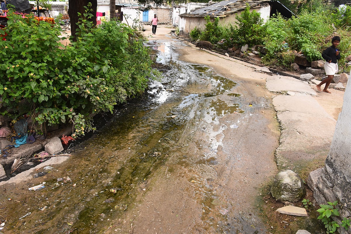 ಯಾದಗಿರಿ: ಗಾಂಧಿ ಪುರಸ್ಕಾರಕ್ಕೆ ಆಯ್ಕೆಯಾದ ಗ್ರಾಮದಲ್ಲೇ ಗಲೀಜು