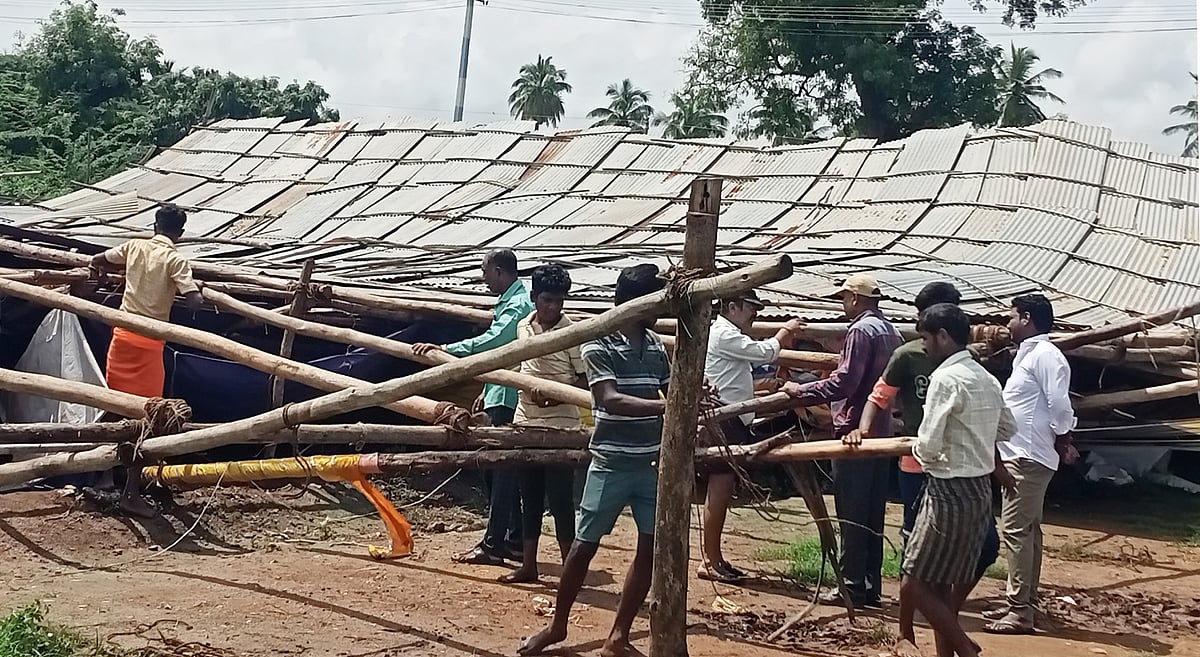 ಮುಂಡರಗಿ | ನೆಲಕಚ್ಚಿದ ನಾಟಕ ಮಂದಿರ: ನೆರವಿನ ನಿರೀಕ್ಷೆಯಲ್ಲಿ ಕಲಾವಿದರು
