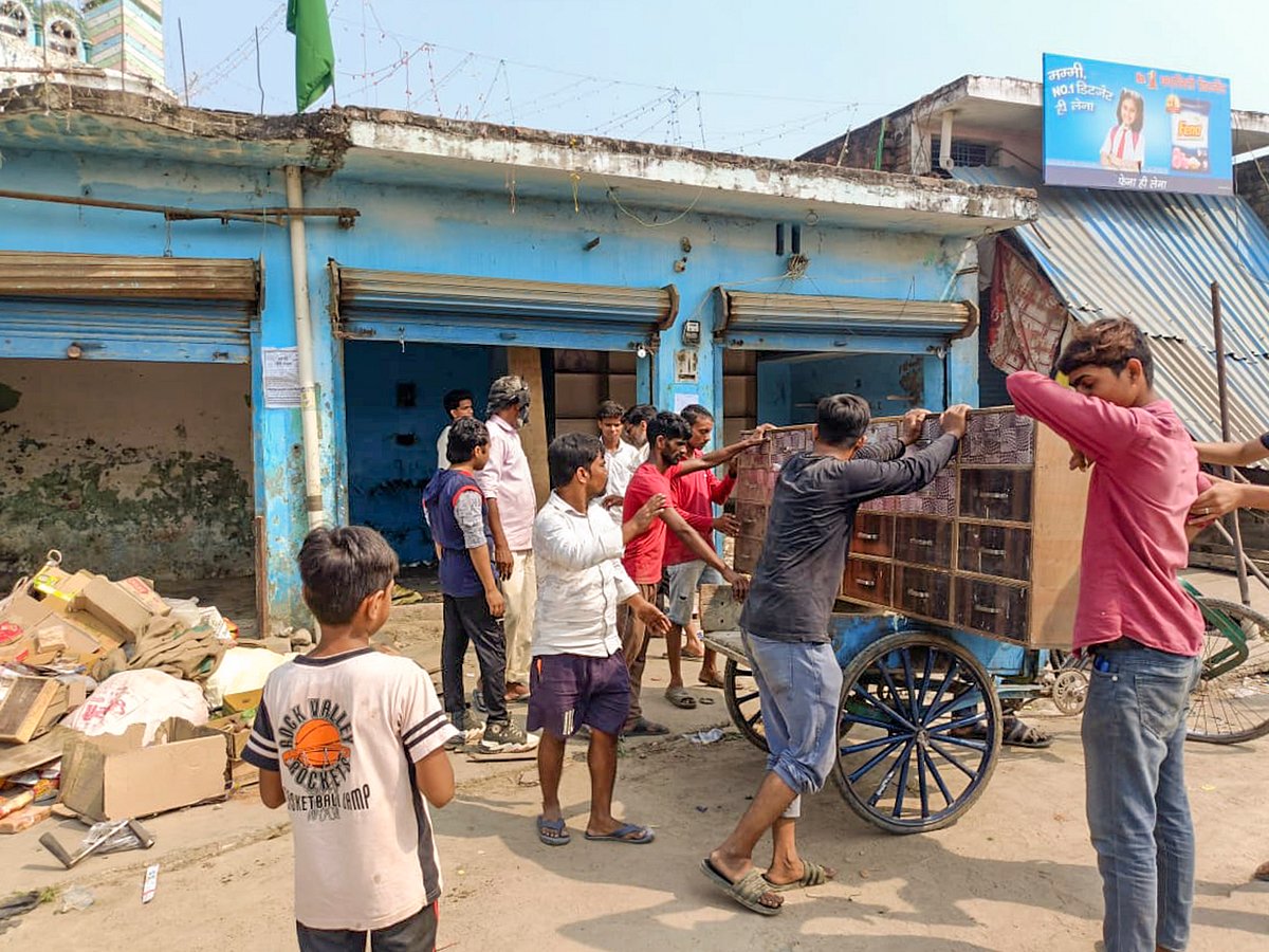 ಉತ್ತರ ಪ್ರದೇಶ: ಬಹರಾಯಿಚ್‌ ಜಿಲ್ಲೆಯಲ್ಲಿ ಅಂಗಡಿ ಖಾಲಿ ಮಾಡುತ್ತಿರುವ ಮಾಲೀಕರು 
