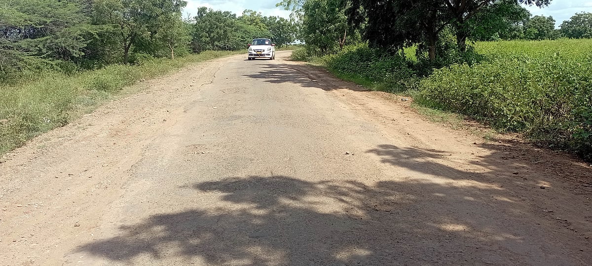 ಹದಗೆಟ್ಟ ಹೊರ್ತಿ-ನಿಂಬಾಳ ಕೆ.ಡಿ ರಸ್ತೆ: ವಾಹನ ಸವಾರರ ಪರದಾಟ