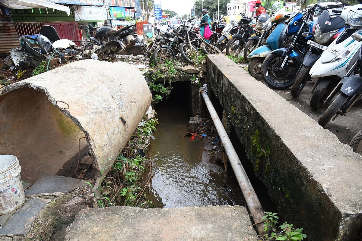 ರಾಜಕಾಲುವೆ ನುಂಗಿದ ಖದೀಮರು: ಹಾವೇರಿಗೆ ಜಲ ಕಂಟಕ