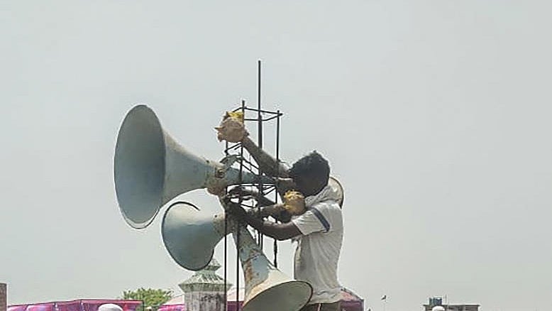 ದೇಗುಲ ಮೈಕ್‌ನಿಂದ ಶಬ್ದ ಮಾಲಿನ್ಯ: IAS ಅಧಿಕಾರಿ ಹೇಳಿಕೆಗೆ ಹಿಂದೂ ಸಂಘಟನೆಗಳ ಕಿಡಿ