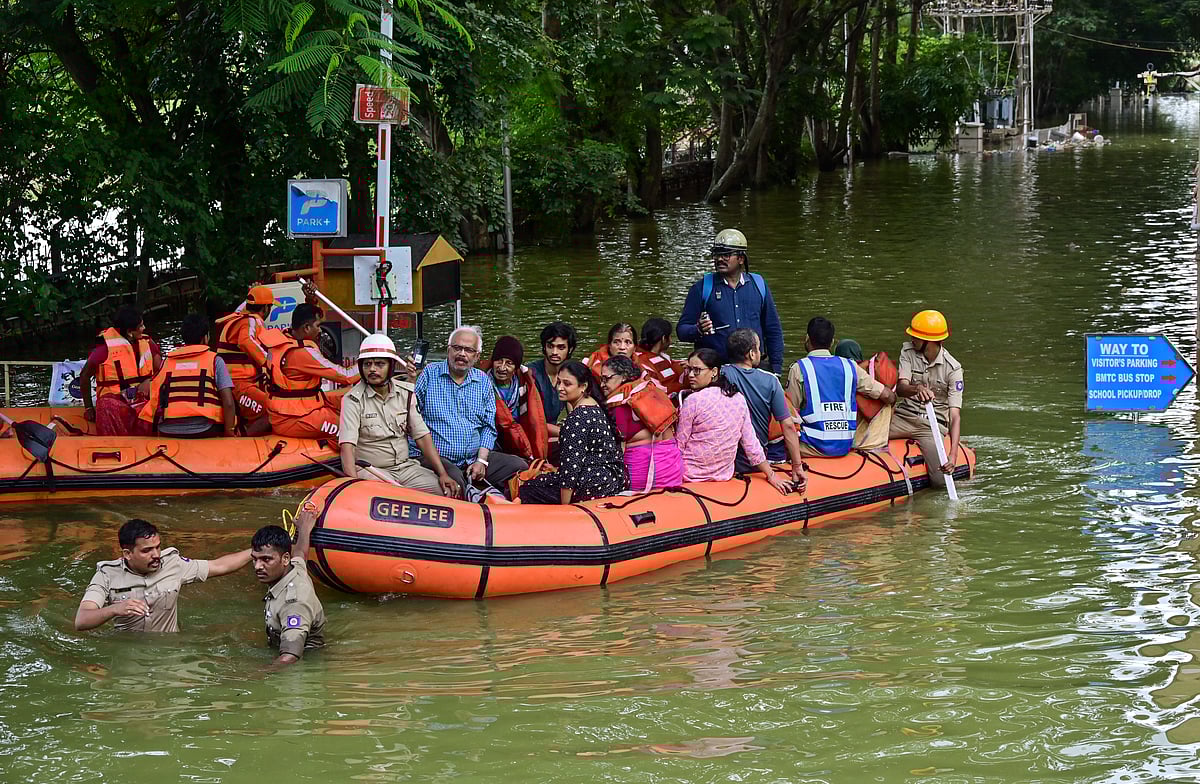 Bengaluru Rains: ರಾತ್ರಿಯಿಡೀ ಸಂಕಷ್ಟದಲ್ಲಿ ಮುಳುಗಿದ ಜನ