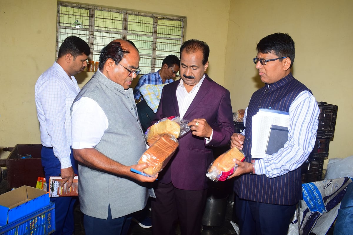 ಮಿಮ್ಸ್‌ ರೋಗಿಗಳಿಗೆ ಬೂಸ್ಟ್‌ ಬಂದ ಬ್ರೆಡ್‌ ವಿತರಣೆ!