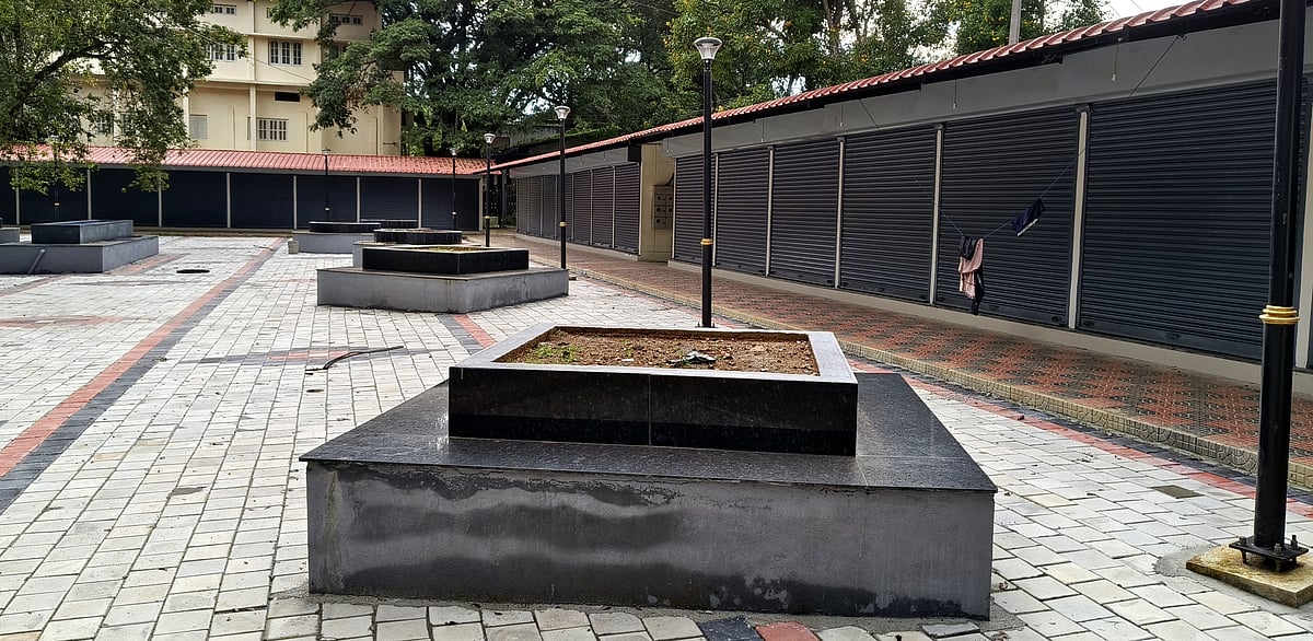 ಚಿಕ್ಕಮಗಳೂರು | ಫುಡ್‌ ಕೋರ್ಟ್‌: ಹರಾಜಿಗೆ ಕಾದಿರುವ ಮಳಿಗೆ