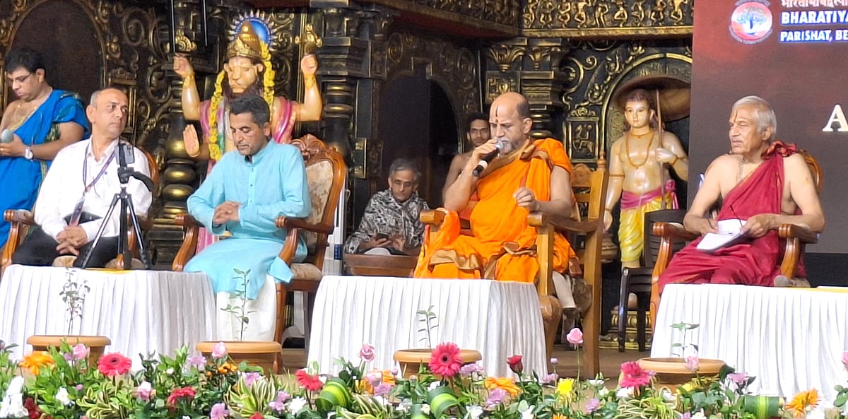 ಭಗವದ್ಗೀತೆ ಮೋಕ್ಷ ಶಾಸ್ತ್ರವಲ್ಲ, ವಿಶ್ವ ಗ್ರಂಥ: ಸುಗುಣೇಂದ್ರ ತೀರ್ಥ ಸ್ವಾಮೀಜಿ