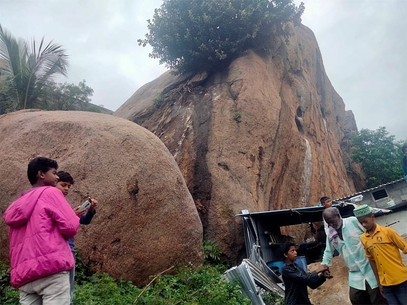 ರಾಮನಗರ | ಮಳೆಗೆ ಜಾರಿದ ಬಂಡೆ; ಮನೆ ಗೋಡೆ ಕುಸಿದು ಐವರಿಗೆ ಗಾಯ