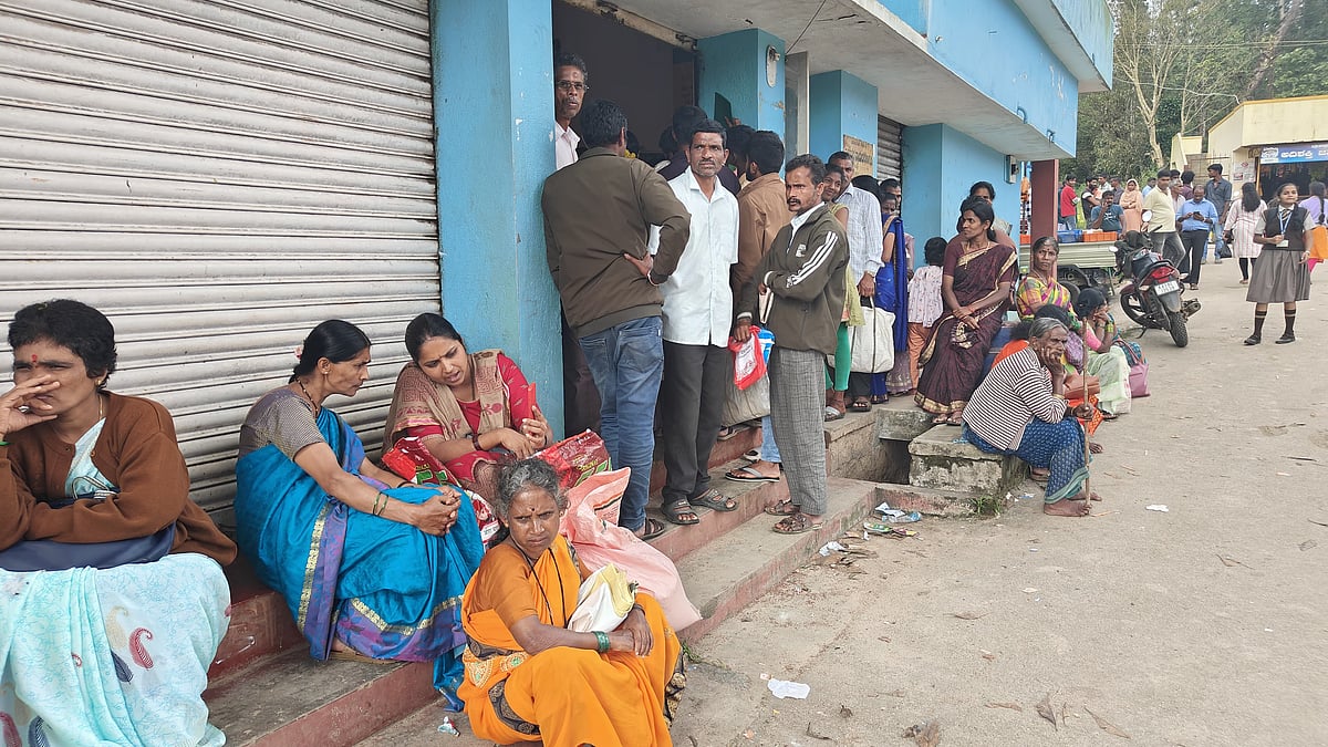 ಸರ್ವರ್ ಸಮಸ್ಯೆ: ಪಡಿತರ ಪಡೆಯಲು ಪರದಾಟ