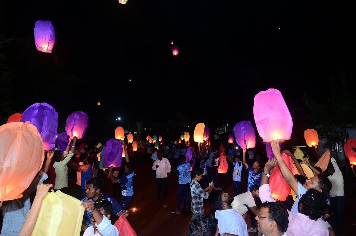 ಚನ್ನಮ್ಮನ 200ನೇ ವಿಜಯೋತ್ಸವ: ಬಾನಾಡಿಗಳಾಗಿ ಹಾರಾಡಿದ ಆಕಾಶಬುಟ್ಟಿಗಳು