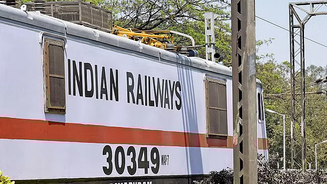 ಚೆನ್ನೈ – ಬೆಂಗಳೂರು ಮಾರ್ಗ: ಬೋಗಿಯಿಂದ ಪ್ರತ್ಯೇಕಗೊಂಡ ಎಂಜಿನ್‌; ತಪ್ಪಿದ ಅನಾಹುತ