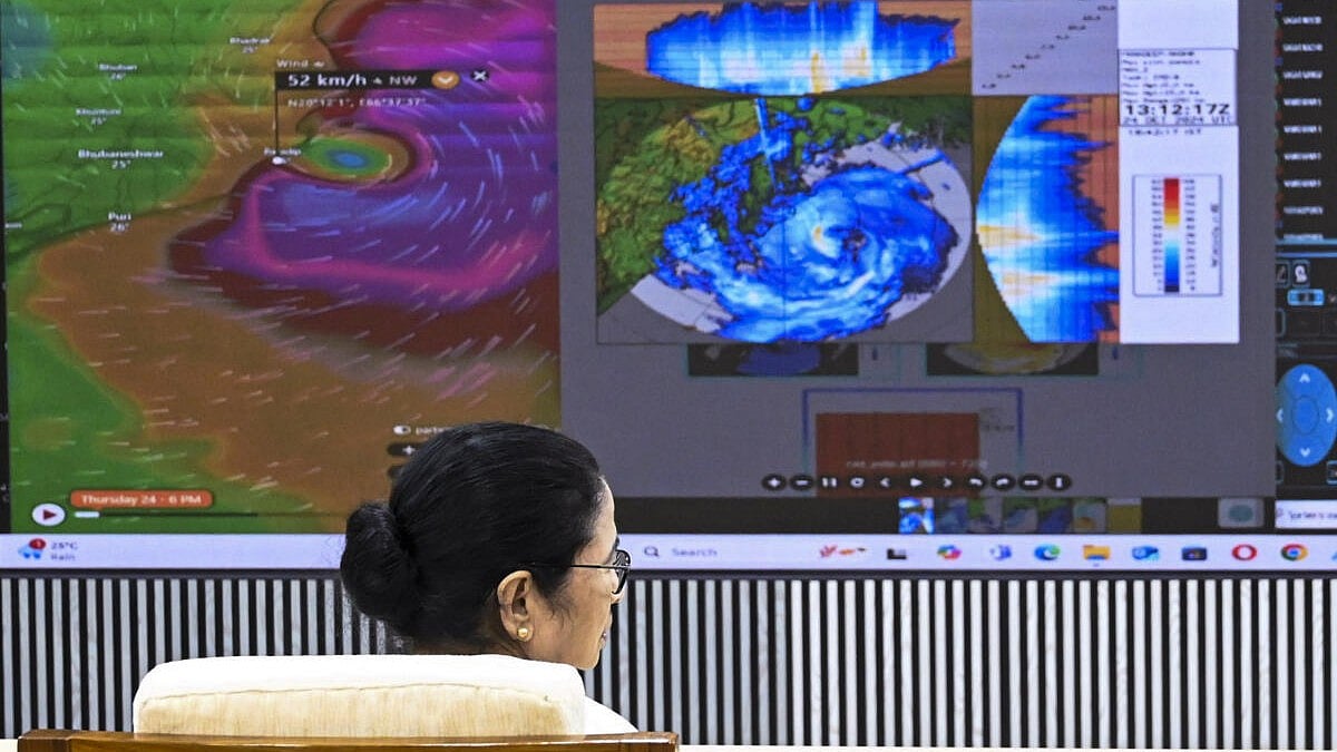 ಡಾನಾ ಚಂಡಮಾರುತದ ಅಬ್ಬರ | ಪಶ್ಚಿಮ ಬಂಗಾಳದಲ್ಲಿ ವ್ಯಕ್ತಿ ಸಾವು: ಸಿಎಂ ಮಮತಾ