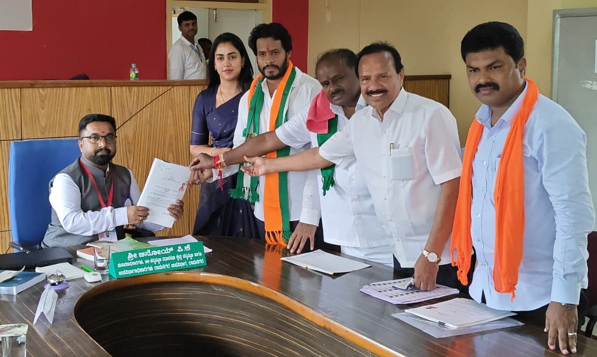 Channapatna Bypoll | ನಿಖಿಲ್‌ ನಾಮಪತ್ರದಲ್ಲಿ ಮೈತ್ರಿ ಶಕ್ತಿ ಪ್ರದರ್ಶನ