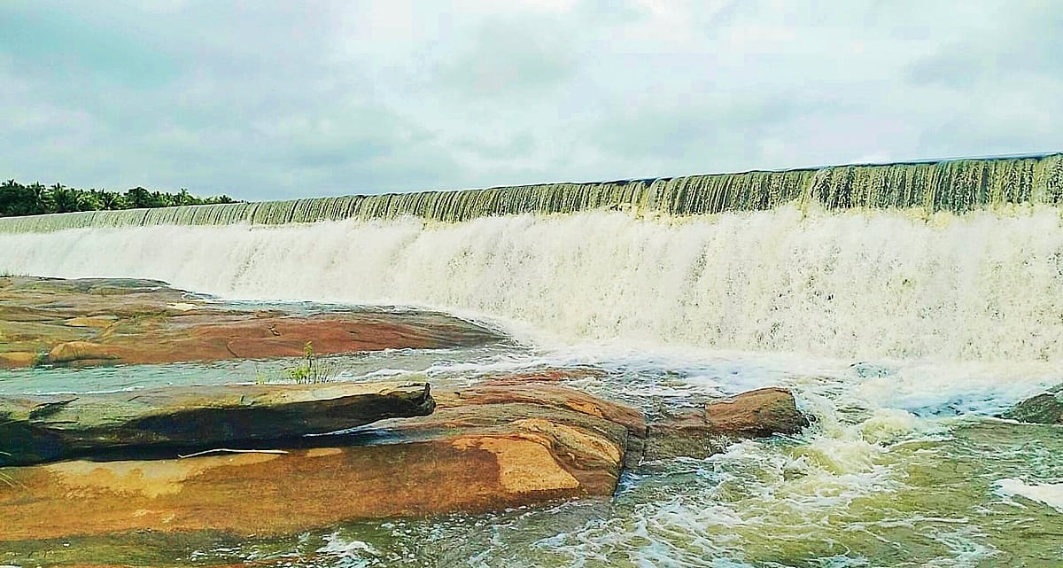 ಎರಡು ವರ್ಷಗಳ ಬಳಿಕ ಉತ್ತಮ ಮಳೆ: ಅಡವೀಕಟ್ಟೆ, ದುಮ್ಮಸಂದ್ರದಲ್ಲಿ ಜಲವೈಭವ