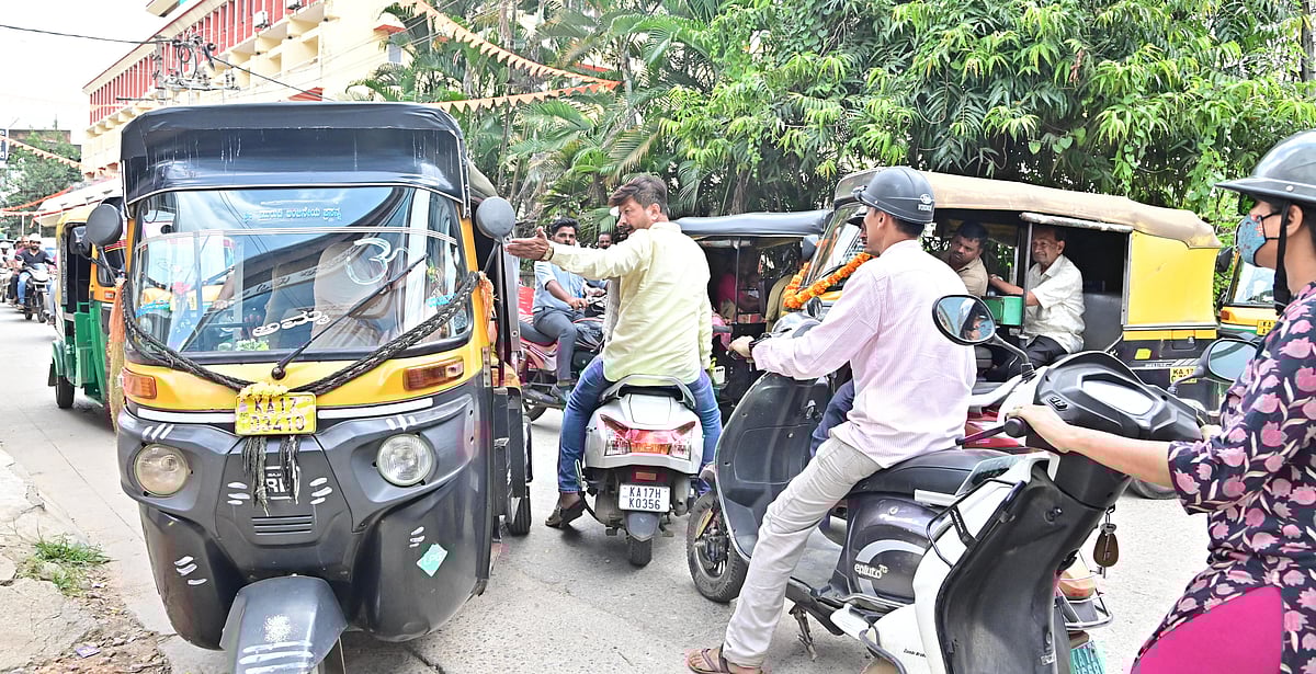 ಬೆಂಗಳೂರಲ್ಲಿ ಸಂಚಾರ ನಿಯಮ ಉಲ್ಲಂಘನೆ: ಒಂದೇ ದಿನ 1,980 ಪ್ರಕರಣ ದಾಖಲು