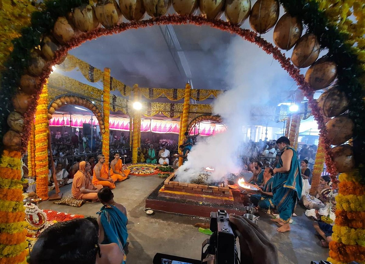 ಗಾಯತ್ರಿ ಮಂತ್ರ ಜಪಿಸದವರು ಬ್ರಾಹ್ಮಣರಾಗಲು ಅರ್ಹರಲ್ಲ: ಪೇಜಾವರ ಶ್ರೀ 