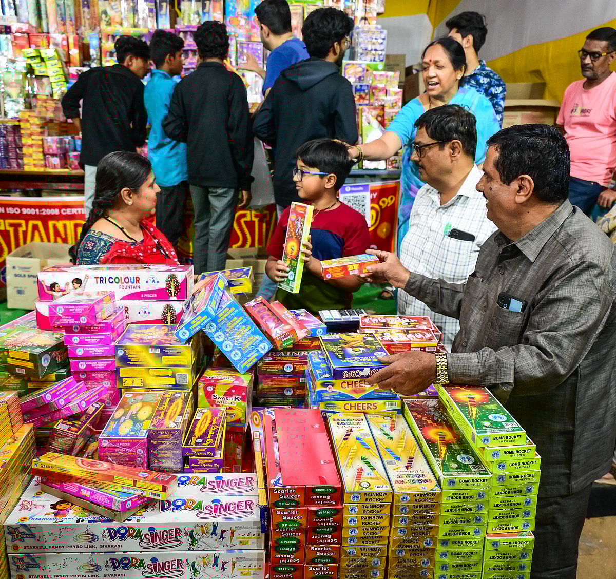 ಬೆಂಗಳೂರು | ದೀಪಾವಳಿ ಹಬ್ಬ: ರಾತ್ರಿ 8ರಿಂದ 10ರವರೆಗೆ ಪಟಾಕಿ ಸಿಡಿಸಲು ಅವಕಾಶ 