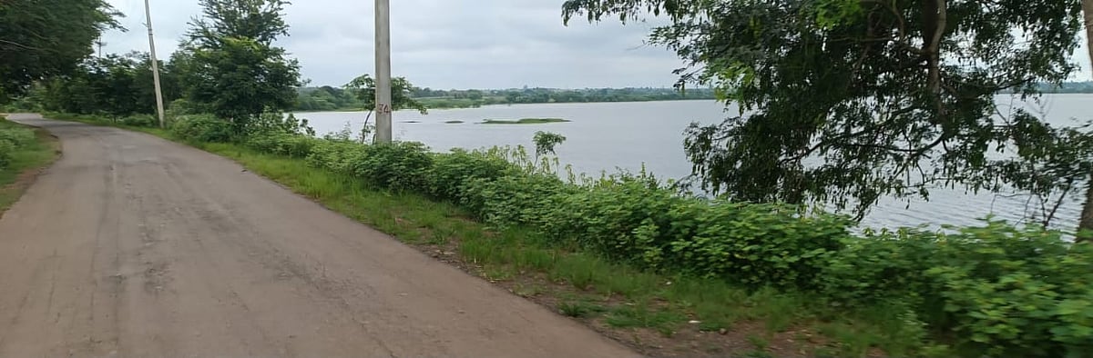 ವಾಡಿಕೆಗಿಂತ ಹೆಚ್ಚು ಮಳೆ: ತುಂಬಿದ ಕೆರೆ-ಕಟ್ಟೆಗಳು, ಸಂಚಾರಕ್ಕೆ ಸಂಚಕಾರ