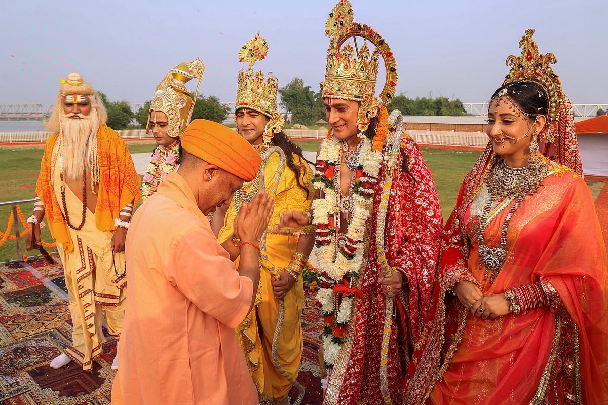 ಅಯೋಧ್ಯೆ: ಸ್ತಬ್ಧಚಿತ್ರಗಳ ಮೆರವಣಿಗೆಯೊಂದಿಗೆ ದೀಪೋತ್ಸವಕ್ಕೆ ಚಾಲನೆ