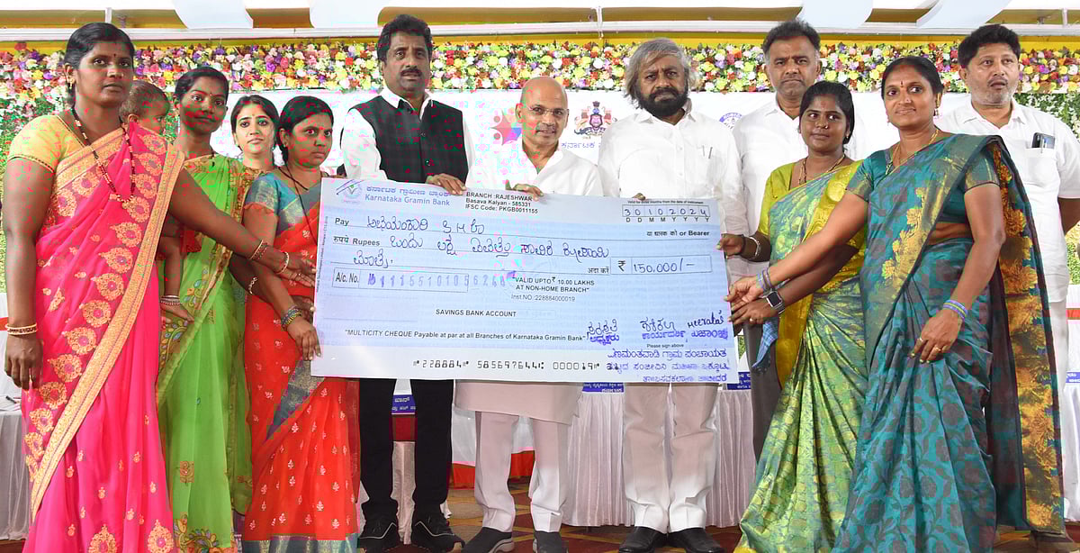 ಮಹಿಳೆಯರು ಆರ್ಥಿಕವಾಗಿ ಸಬಲರಾಗಲಿ: ಈಶ್ವರ ಬಿ. ಖಂಡ್ರೆ