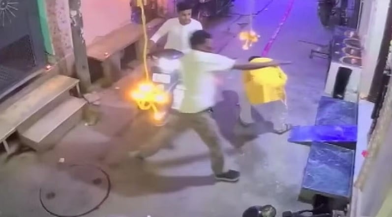 ದೆಹಲಿ | ದೀಪಾವಳಿ ಆಚರಣೆ ವೇಳೆ ಗುಂಡಿನ ದಾಳಿ; ಇಬ್ಬರ ಸಾವು, ಬಾಲಕನ ಸ್ಥಿತಿ ಗಂಭೀರ