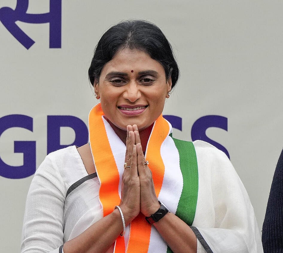 ಆಂಧ್ರ ಕಾಂಗ್ರೆಸ್‌ ಅಧ್ಯಕ್ಷೆ ಶರ್ಮಿಳಾಗೆ ಗೃಹಬಂಧನ: ನಾಯ್ಡು, ಪವನ್ ವಿರುದ್ಧ ಕಿಡಿ