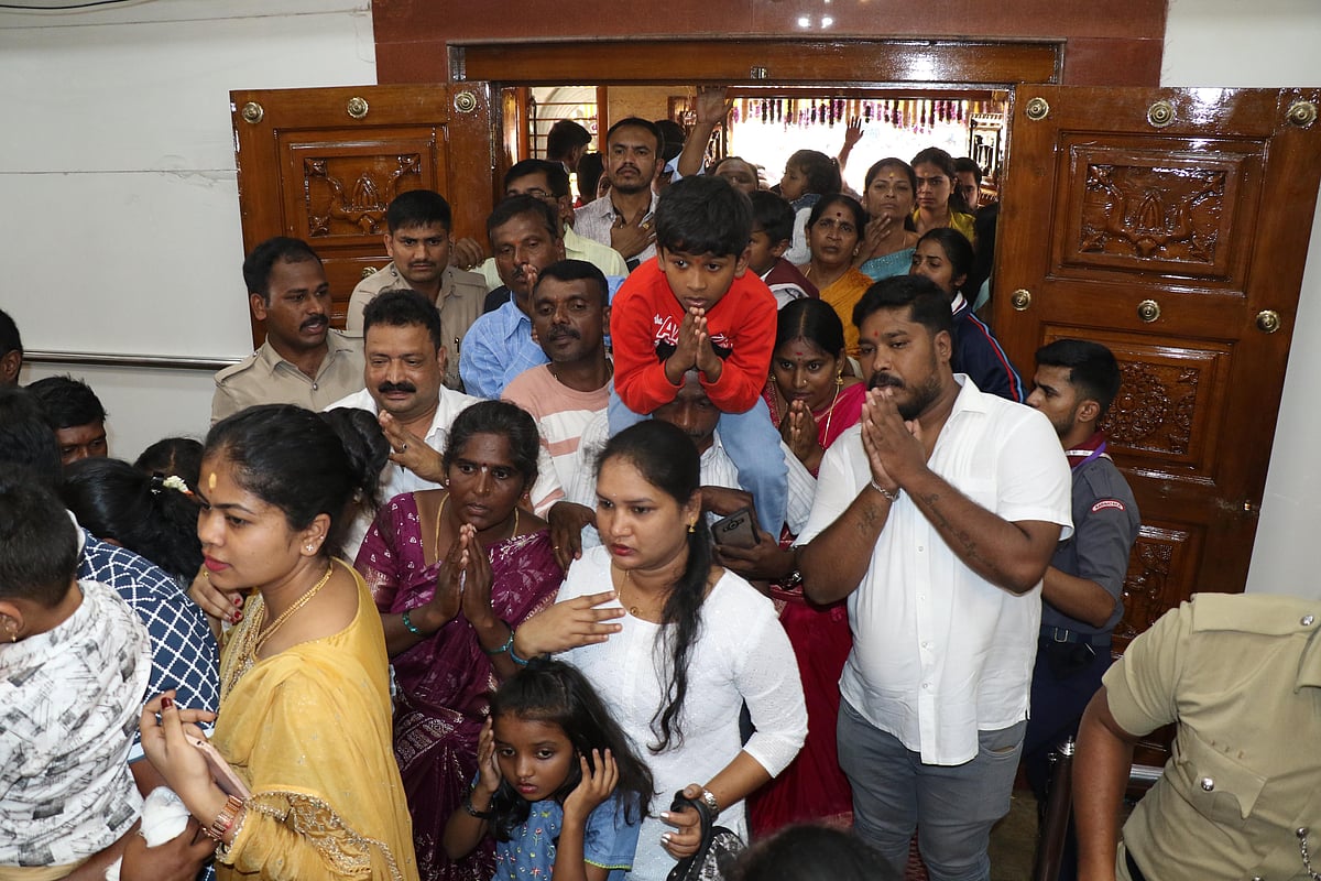 ಹಾಸನಾಂಬ ದೇವಿ ದರ್ಶನ | ಸುಗಮ ದರ್ಶನ: ನಿಟ್ಟುಸಿರು ಬಿಟ್ಟ ಜನ