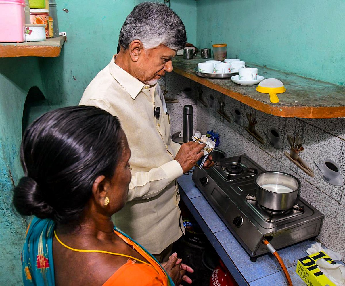 ಆಂಧ್ರಪ್ರದೇಶ: ಉಚಿತ ಗ್ಯಾಸ್‌ ಯೋಜನೆಗೆ ಮುಖ್ಯಮಂತ್ರಿ ಚಂದ್ರಬಾಬು ನಾಯ್ಡು ಚಾಲನೆ