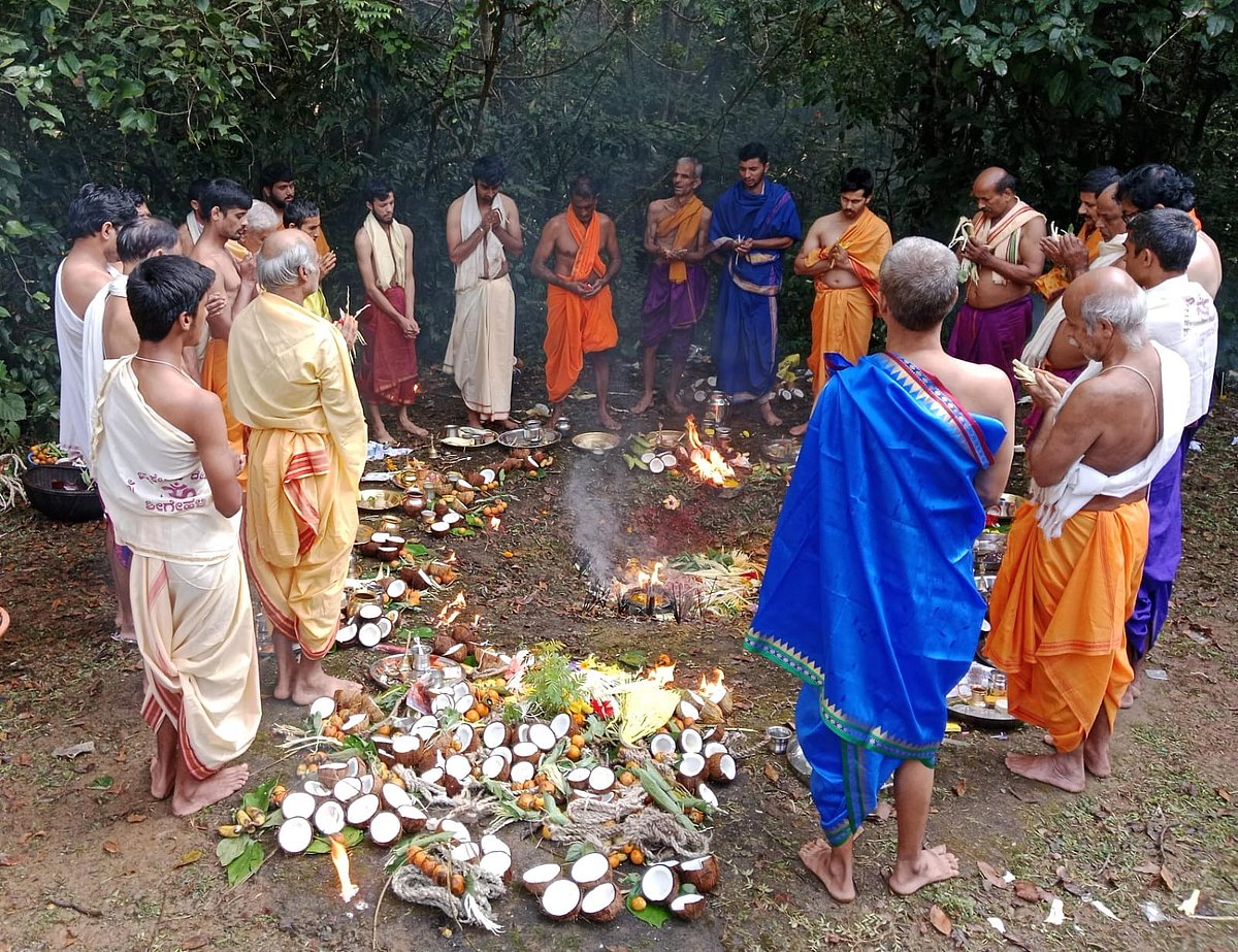 ಶಿರಸಿ: ಪ್ರಕೃತಿ ಪೂಜೆಯೊಂದಿಗೆ ದೀಪಾವಳಿ ಆಚರಿಸಿದ ಕೃಷಿಕರು
