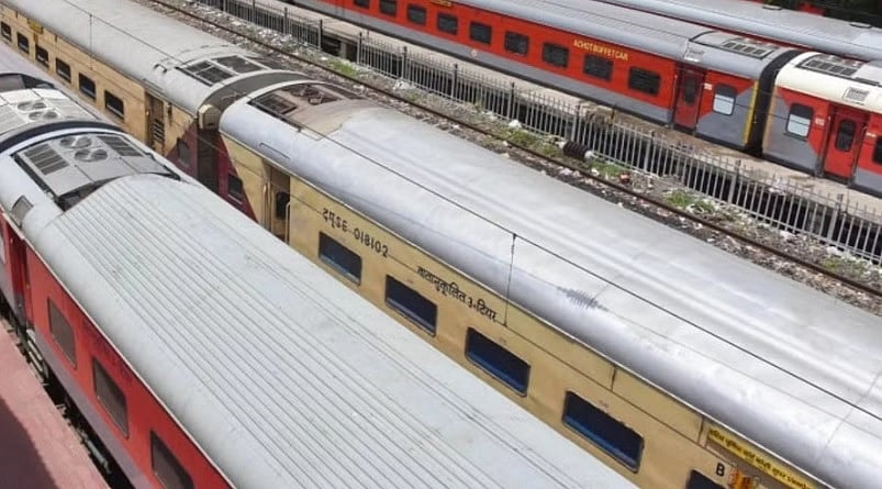 ಶ್ರೀನಿಧಿ ಎಚ್ ವಿ ಅವರ ಕವನ: ರಾತ್ರಿ ರೈಲುಗಳು