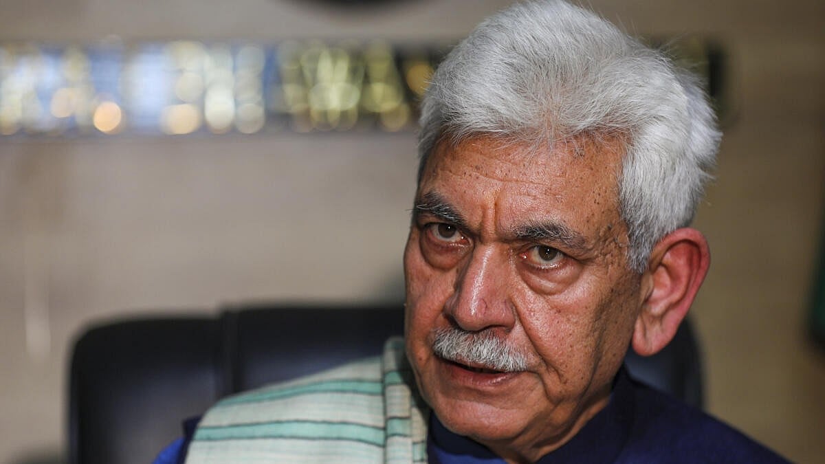 ಗ್ರೆನೇಡ್‌ ದಾಳಿ| ಉಗ್ರರನ್ನು ಶಿಕ್ಷಿಸಲು ಏನು ಬೇಕಾದರೂ ಮಾಡಿ: LG ಮನೋಜ್ ಸಿನ್ಹಾ