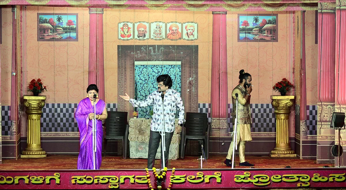 ಹುಬ್ಬಳ್ಳಿ | ಪ್ರೋತ್ಸಾಹದ ಕೊರತೆ: ಬಣ್ಣ ಕಳೆದುಕೊಂಡ ವೃತ್ತಿ ರಂಗಭೂಮಿ