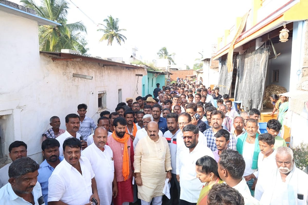 ವಕ್ಫ್ ಆಸ್ತಿ ಗಲಾಟೆ: ಕಡಕೋಳ ಗ್ರಾಮಕ್ಕೆ ಬಿಜೆಪಿ ನಿಯೋಗ ಭೇಟಿ