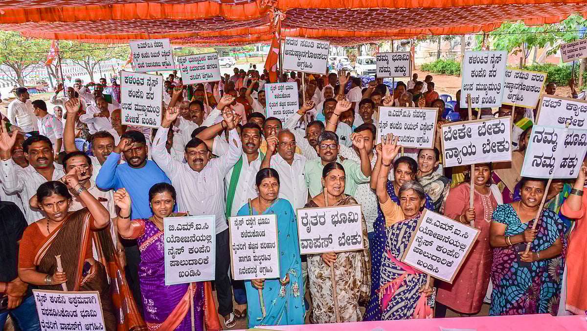 ಬೆಂಗಳೂರು: ನೈಸ್‌ ಸಂಸ್ಥೆ ಪರ ಡಿಕೆಶಿ ನೀಡಿದ್ದ ಹೇಳಿಕೆ ಖಂಡಿಸಿ ಪ್ರತಿಭಟನೆ 