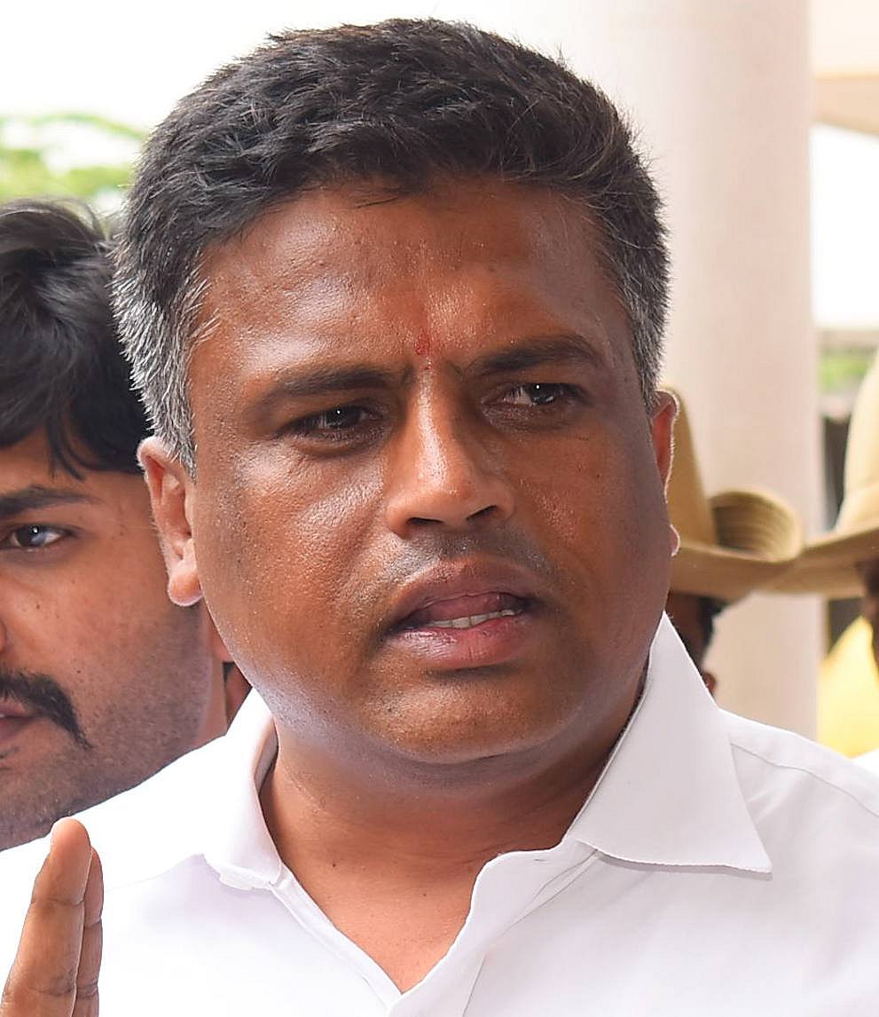 ಬೆಂಗಳೂರಿನ 3 ಐಷಾರಾಮಿ ಹೋಟೆಲ್‌ಗಳು ವಕ್ಫ್ ಆಸ್ತಿಗಳು: ಶಾಸಕ ರವಿಕುಮಾರ್