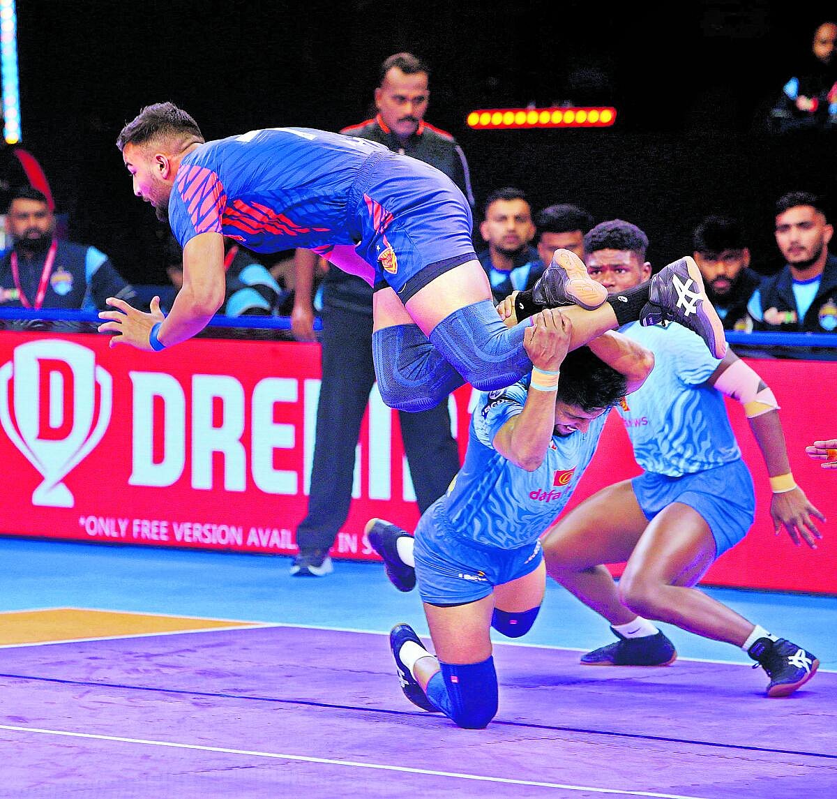 ಪ್ರೊ ಕಬಡ್ಡಿ ಲೀಗ್‌: ದಬಾಂಗ್‌ಗೆ ಮಣಿದ ವಾರಿಯರ್ಸ್‌