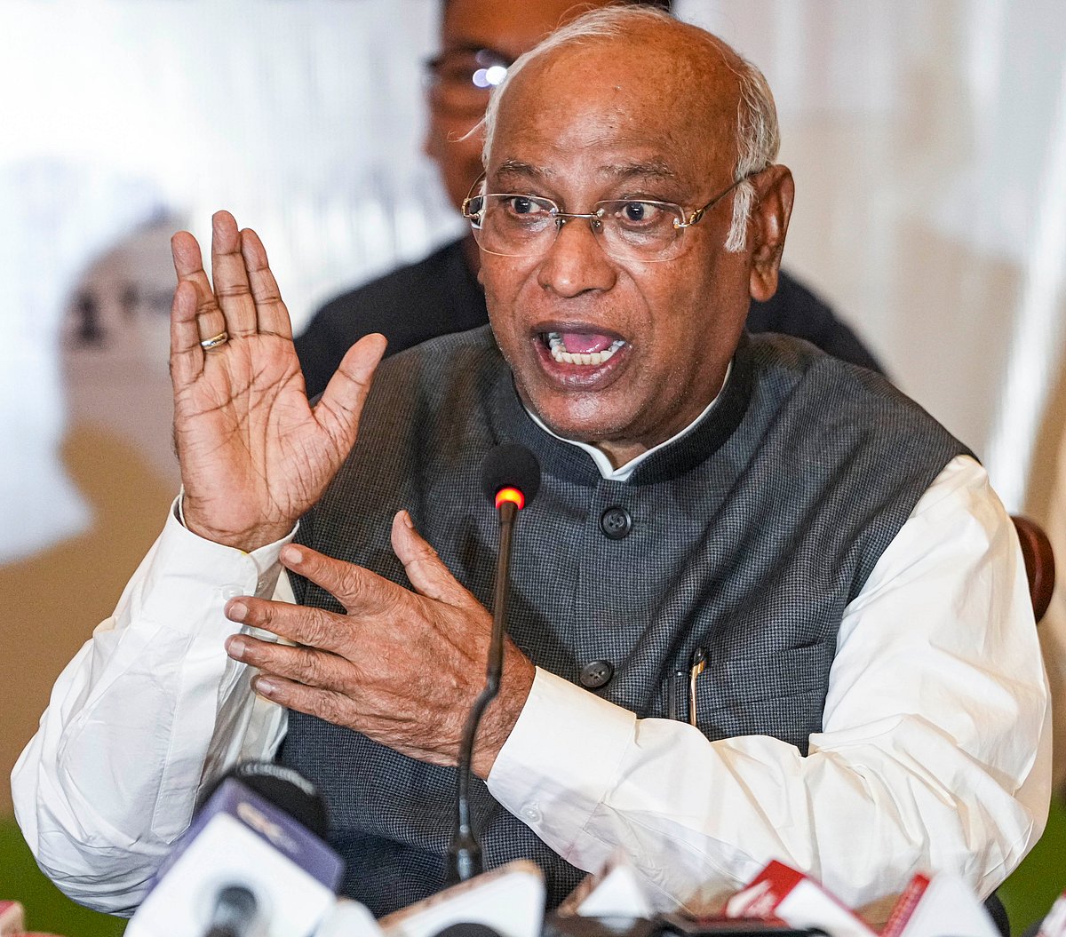 ಸರ್ಕಾರಗಳನ್ನು ಉರುಳಿಸಲು ಮೇಕೆಗಳ ರೀತಿ ಶಾಸಕರ ಖರೀದಿಯಲ್ಲಿ ಮೋದಿಗೆ ನಂಬಿಕೆ:ಖರ್ಗೆ