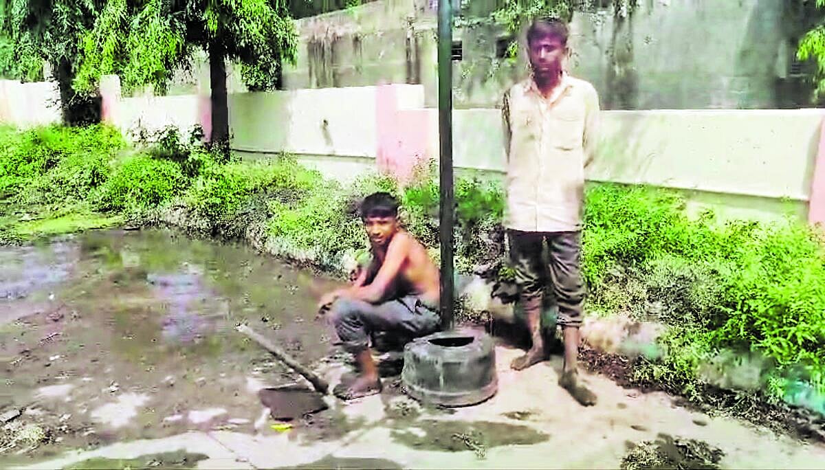 ಕೊರಟಗೆರೆ: ಮಲದ ಗುಂಡಿಗೆ ಇಳಿದ ಪರಿಶಿಷ್ಟ ಬಾಲಕ