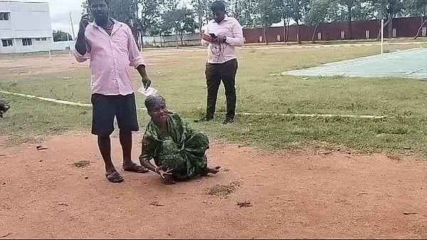 VIDEO | ಚನ್ನಪಟ್ಟಣ: ತೆವಳಿಕೊಂಡು ಬಂದೇ ಮತ ಹಾಕಿದ ವೃದ್ದೆ