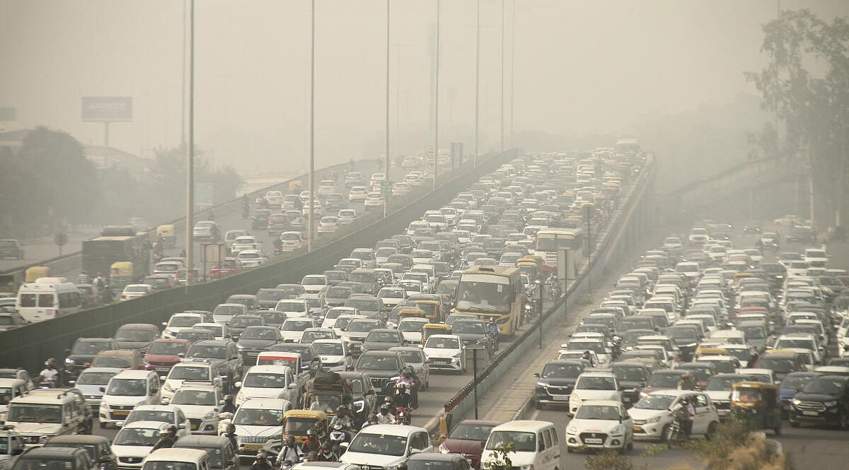 Delhi Pollution: ಮಕ್ಕಳಿಗೆ ಮಾಸ್ಕ್ ಕಡ್ಡಾಯ, ಶಾಲೆಗೆ ಹೋದರೆ ಆಟವಾಡುವಂತಿಲ್ಲ