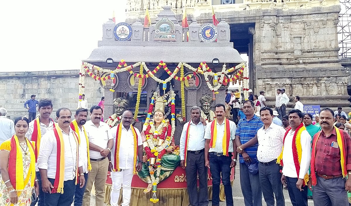 ಬೇಲೂರು | ಕನ್ನಡ ಸಾಹಿತ್ಯ ಸಮ್ಮೇಳನದ ಪ್ರಚಾರ ರಥಕ್ಕೆ ಸ್ವಾಗತ