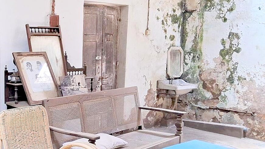 ಚಿತ್ರದುರ್ಗ: ಹಾಳು ಸುರಿಯುತ್ತಿದೆ ಮಾಜಿ ಸಿಎಂ ನಿಜಲಿಂಗಪ್ಪ ನಿವಾಸ!