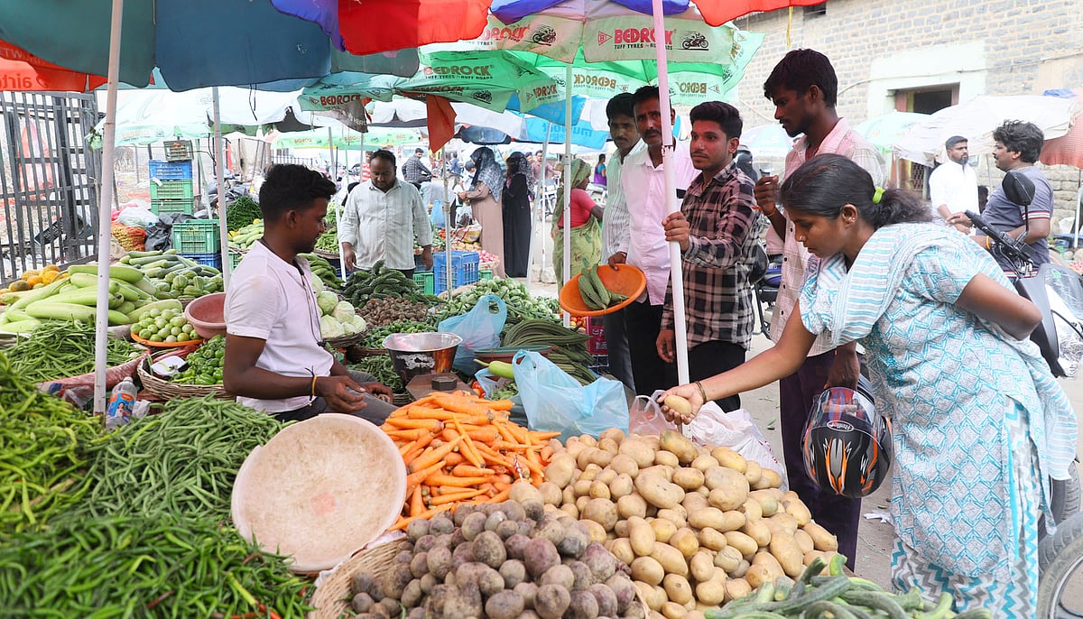 ರಾಯಚೂರು | ಬೆಳ್ಳುಳ್ಳಿ ಬೆಲೆ ಕೆ.ಜಿಗೆ ₹400: ಬಹುತೇಕ ತರಕಾರಿ ಬೆಲೆ ಸ್ಥಿರ