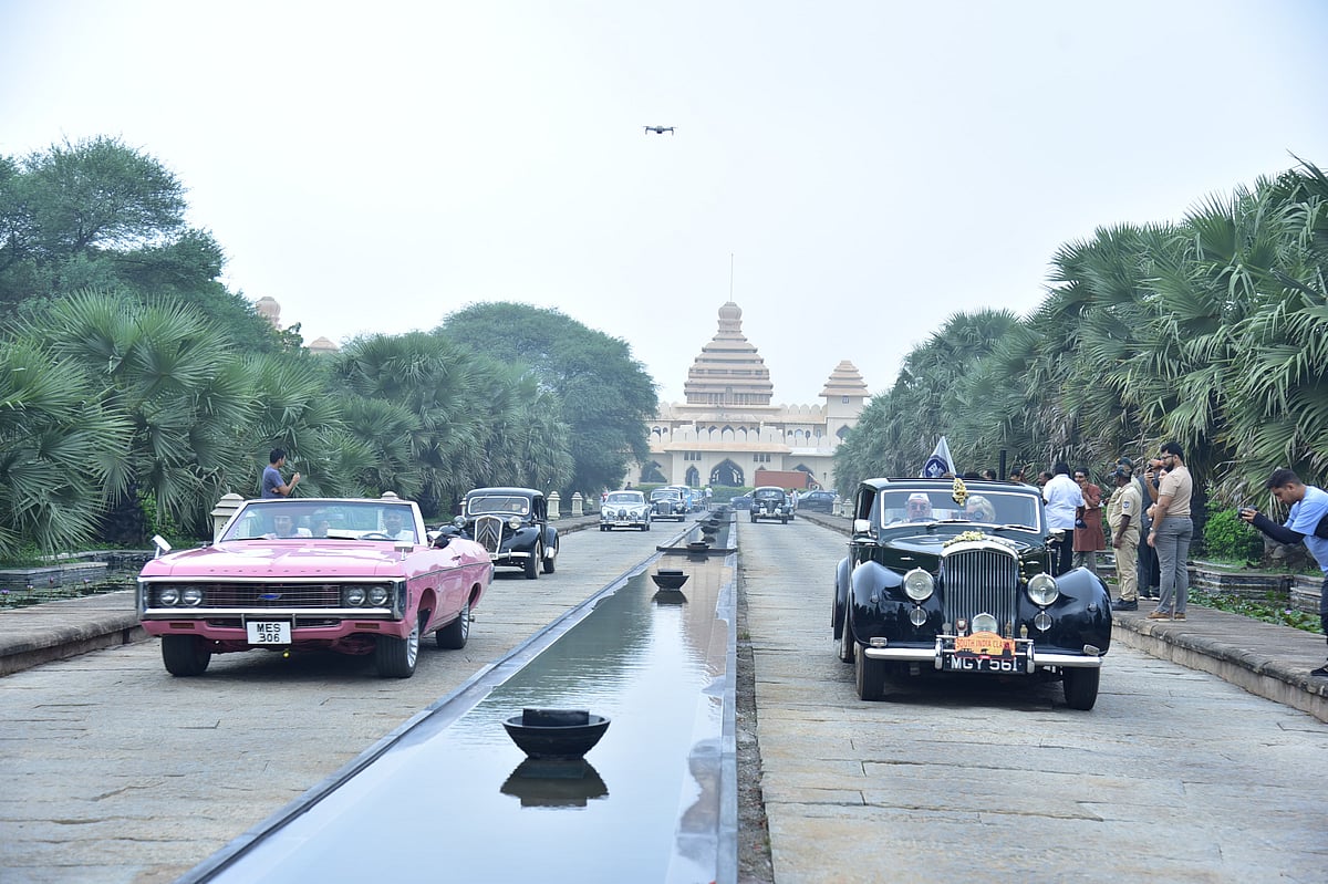 ಹೊಸಪೇಟೆ | ಇವಾಲ್ವ್ ಬ್ಯಾಕ್‌ ರೆಸಾರ್ಟ್‌ನಲ್ಲಿ ಭಾರತೀಯ–ವಿದೇಶಿ ಕಾರುಗಳ ಸಂಗಮ