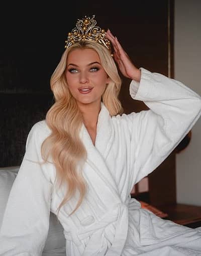 ಇದೇ ಮೊದಲ ಬಾರಿಗೆ ಯುವತಿಯೊಬ್ಬಳು ಡೆನ್ಮಾರ್ಕ್‌ನಿಂದ ಮಿಸ್ ಯುನಿವರ್ಸ್ ಪಟ್ಟ ಪಡೆದಿದ್ದಾರೆ. ಈ ಮೂಲಕ ಐತಿಹಾಸಿಕ ಸಾಧನೆ ಮಾಡಿದ್ದಾರೆ.