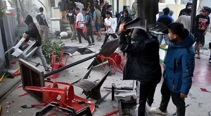 ಮಣಿಪುರದಲ್ಲಿ ಮುಂದುವರಿದ ಹಿಂಸಾಚಾರ: ಬಿಜೆಪಿ, ಕಾಂಗ್ರೆಸ್ ಕಚೇರಿಗಳು ಧ್ವಂಸ