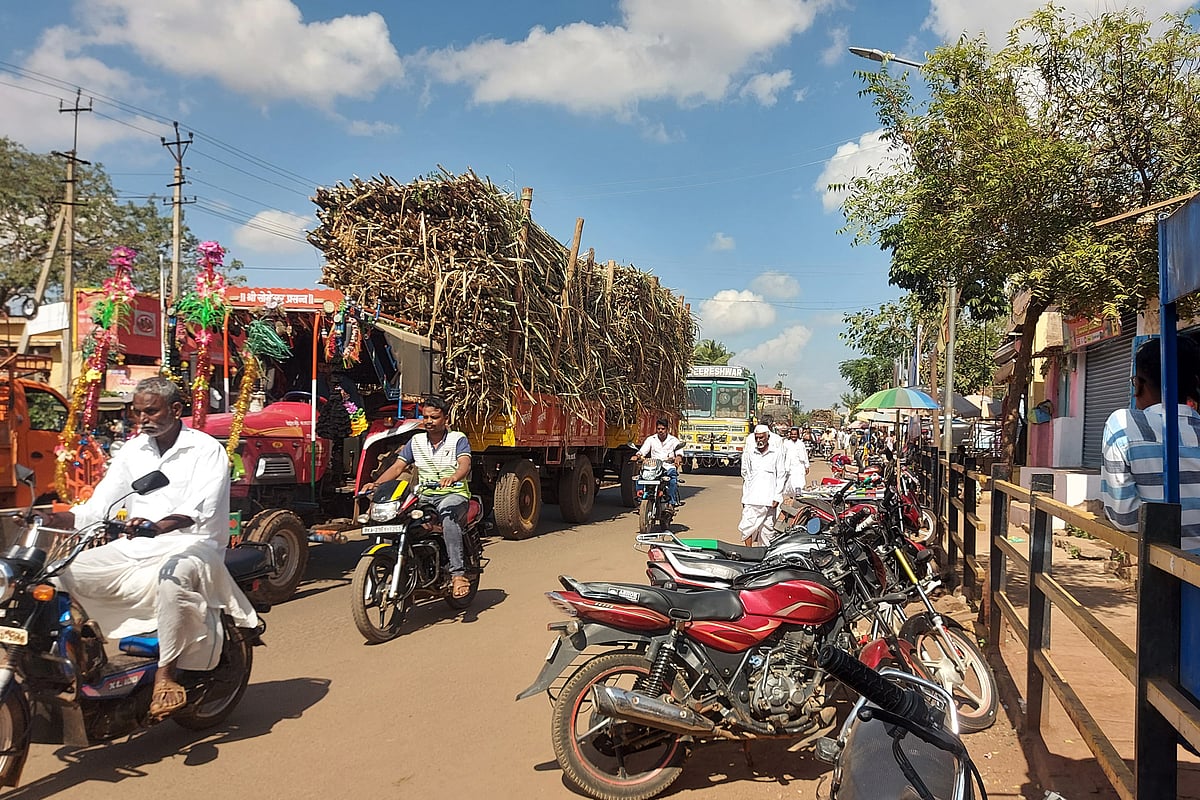 ಬಾದಾಮಿ | ಹೆಚ್ಚಿದ ವಾಹನ ದಟ್ಟಣೆ: ಪ್ರವಾಸಿ ತಾಣಗಳಿಗೆ ಭೇಟಿ ನೀಡಲು ತೊಂದರೆ
