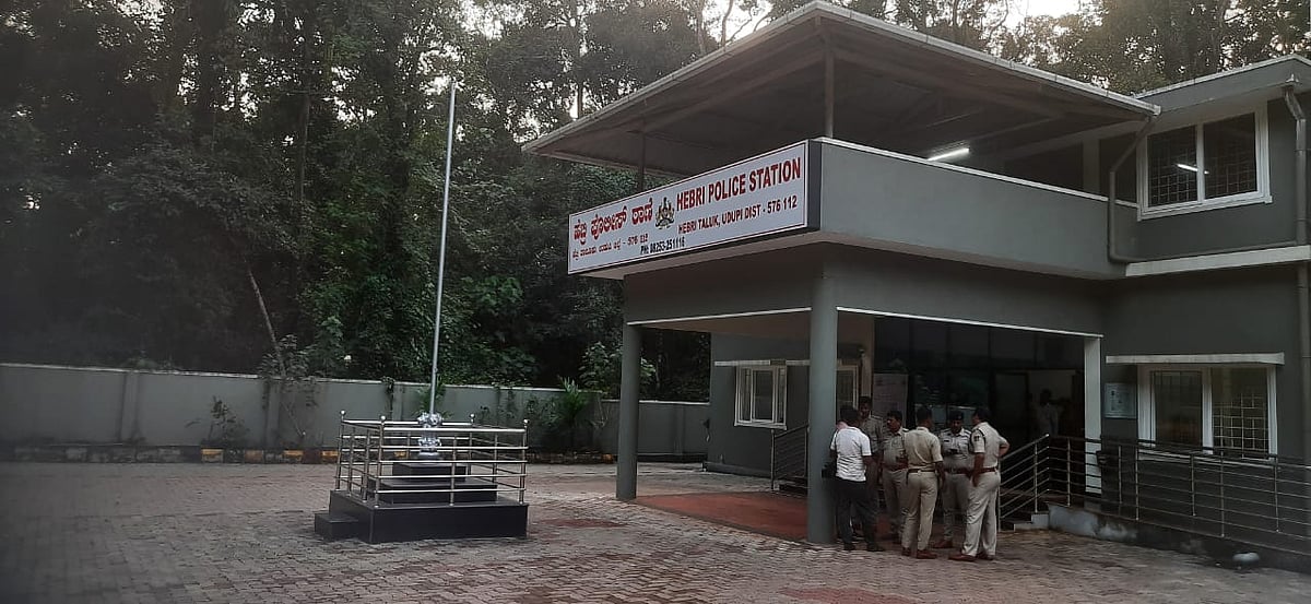 ಹೆಬ್ರಿ: ಪೇಟೆಯಲ್ಲಿದ್ದ ಠಾಣೆ ಕಾಡು ಬದಿಯಲ್ಲಿ 