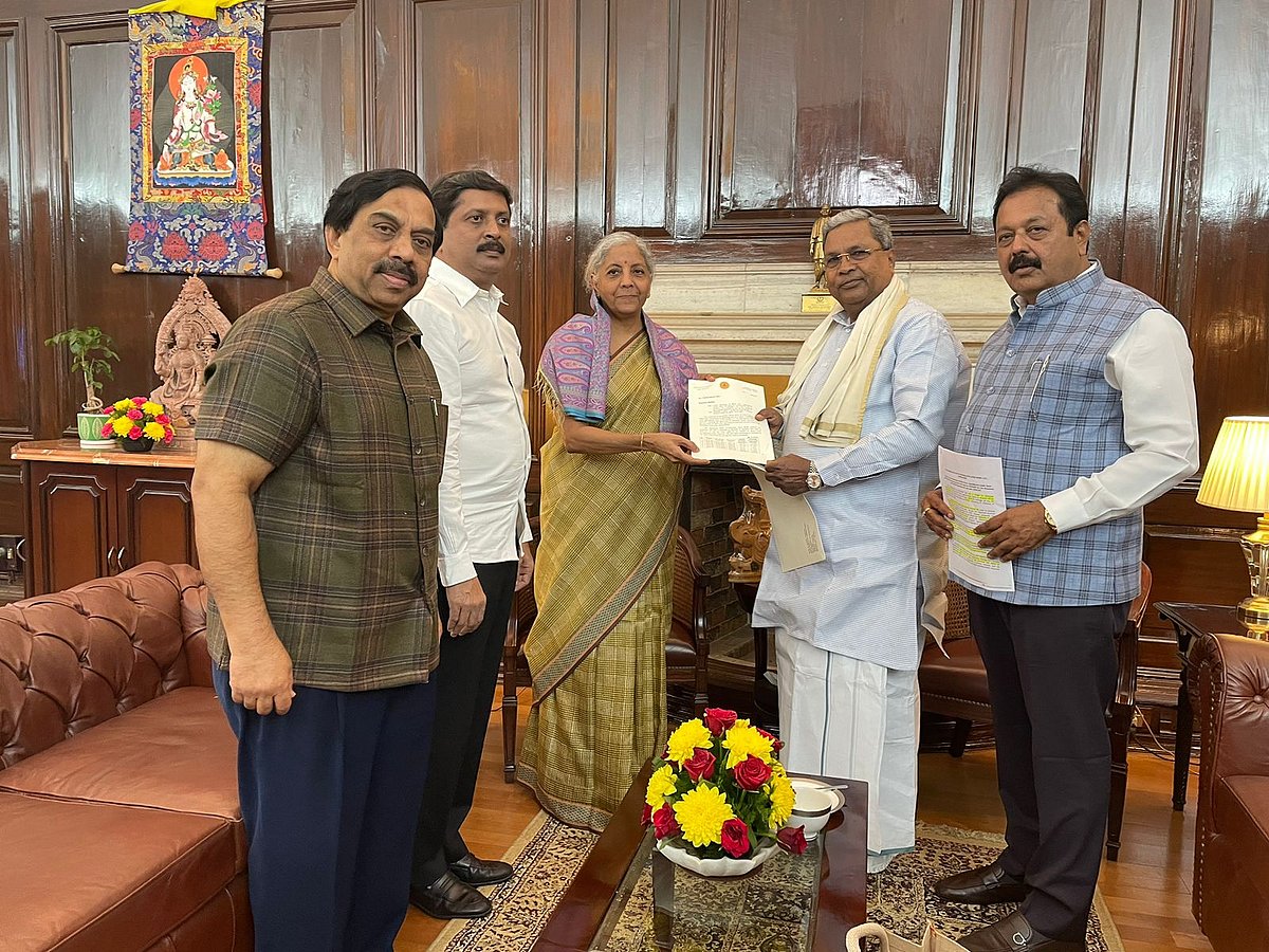 ನಬಾರ್ಡ್ ಸಾಲ ಕಡಿತ: ದೆಹಲಿಯಲ್ಲಿ ನಿರ್ಮಲಾ ಭೇಟಿಯಾದ ಸಿದ್ದರಾಮಯ್ಯ ಮನವಿ